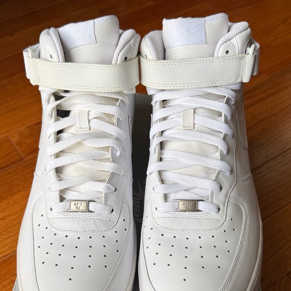 Nike Classic Air Force 1 Mid Top White High-Tops 2007 - Picture 7 of 13